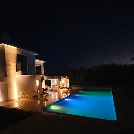 Luxury 3 Bedroom Villa With Private Pool In Paphos Πάφος